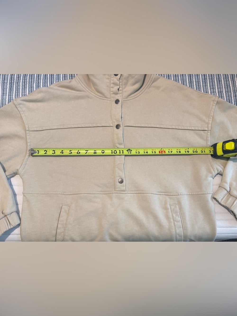 Women's Pullover - Picture 9 of 10